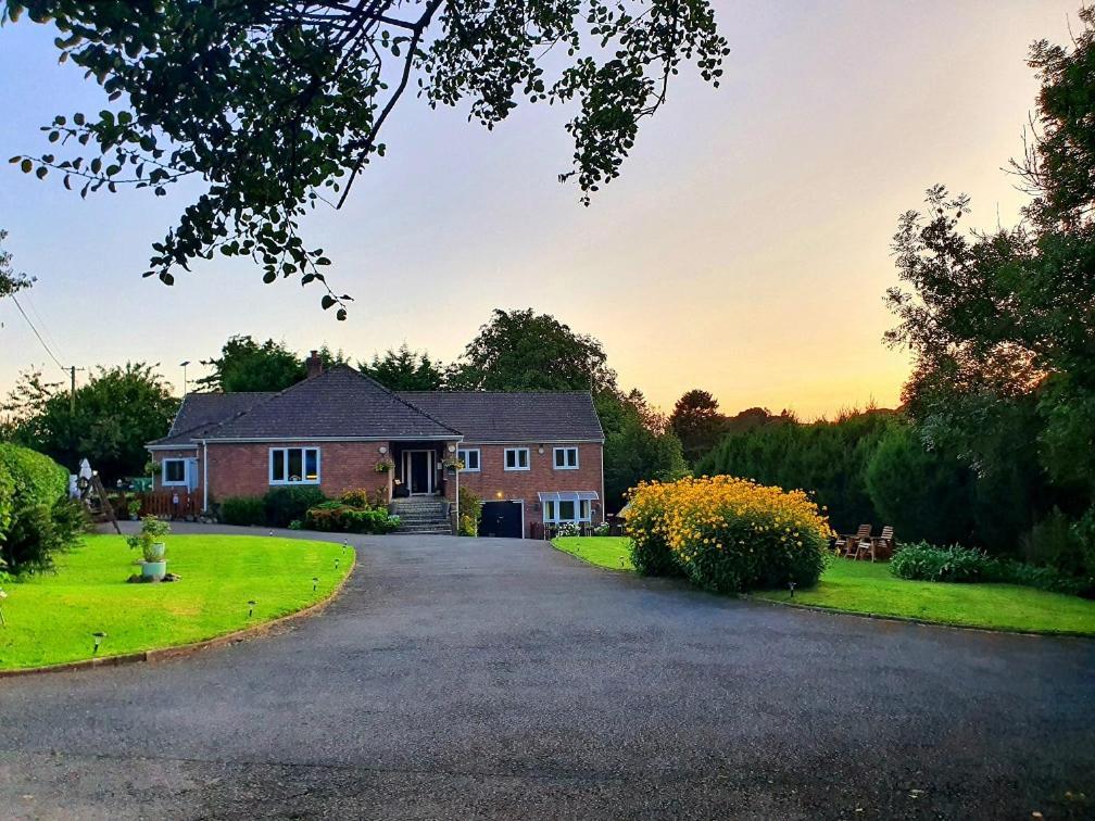 Idyllic 2 Bedroom Self-Contained Upsidedown Annexe Llandrindod Wells Esterno foto