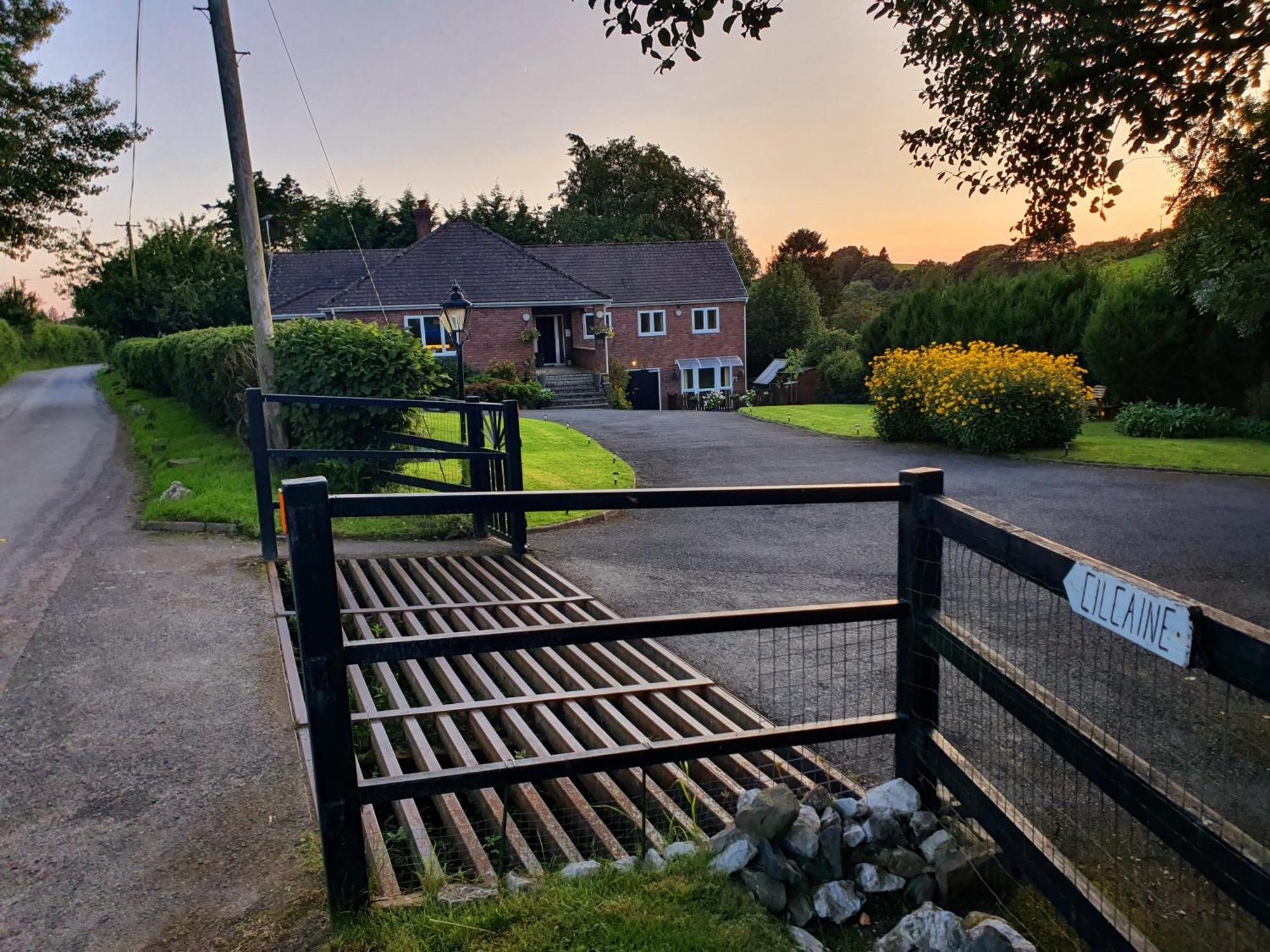 Idyllic 2 Bedroom Self-Contained Upsidedown Annexe Llandrindod Wells Esterno foto