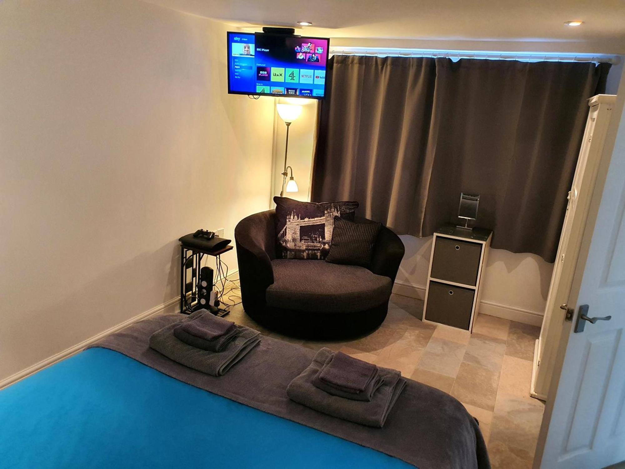 Idyllic 2 Bedroom Self-Contained Upsidedown Annexe Llandrindod Wells Esterno foto