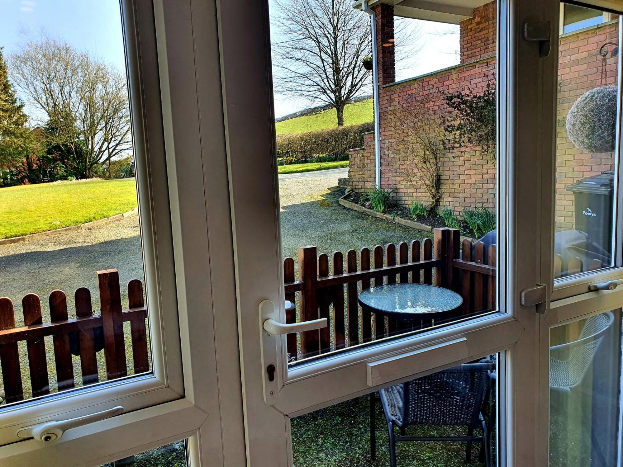 Idyllic 2 Bedroom Self-Contained Upsidedown Annexe Llandrindod Wells Esterno foto